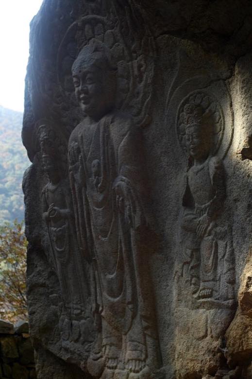 서산 용현리 마애여래삼존상